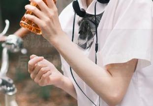 探秘黑料网在线苹果版，揭秘背后隐藏的娱乐圈故事！